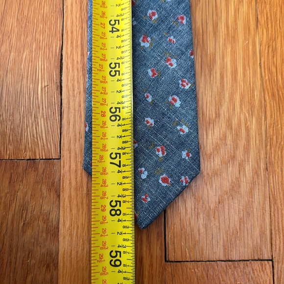 J Crew Factory The Cotton Tie (skinny) in chambray & red abstract floral pattern - Picture 9 of 15